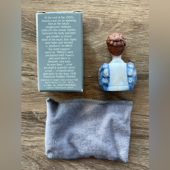 Vintage AVON American Fashion Silhouette Thimble Circa 1930’s  1983 BOX & BAG! - Picture 2 of 5